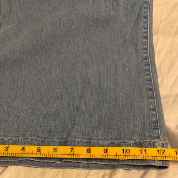 Torrid Bombshell Flare Premium Stretch Jeans – Light Wash – Size 30R - Picture 5 of 9